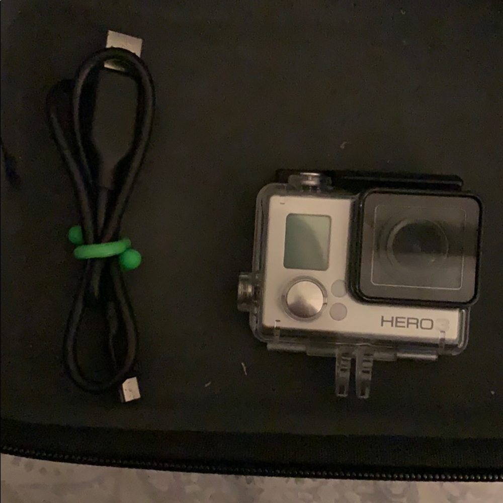Go Pro Hero 3 with carry chase and accessories